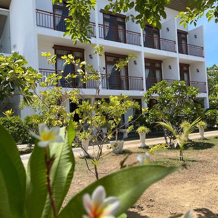 Amanda Beach Resort Passikudah Kültér fotó