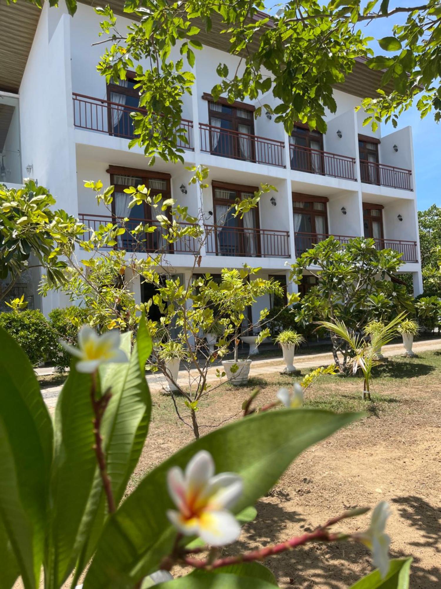Amanda Beach Resort Passikudah Kültér fotó
